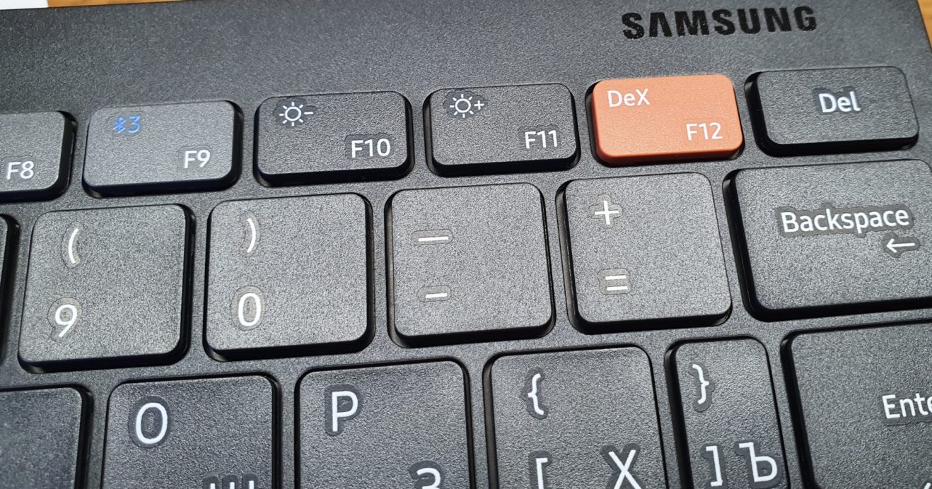 Samsung Smart Keyboard Trio 500 удобная клавиатура.