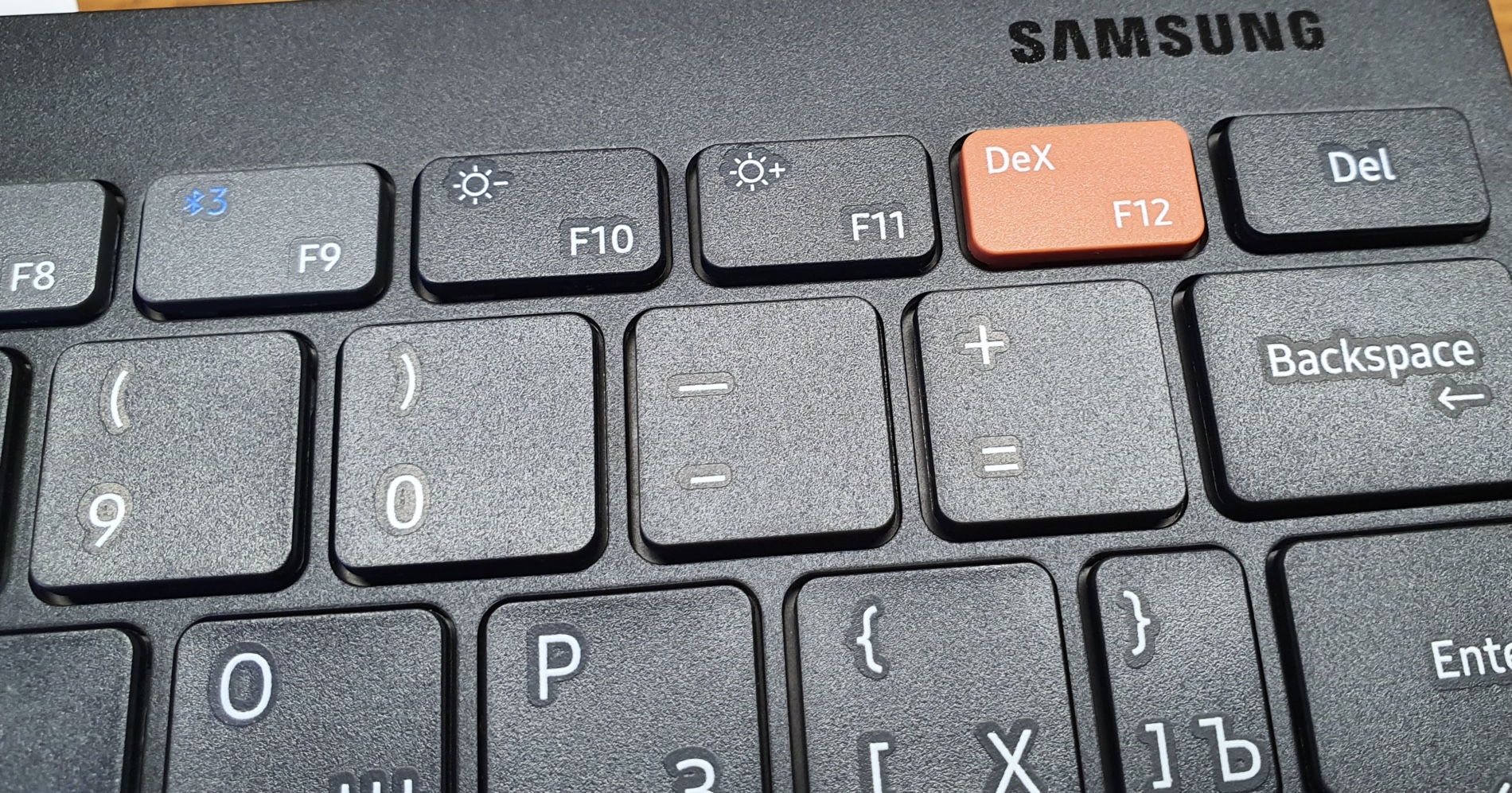 1User Samsung Smart Keyboard Trio 500 удобная клавиатура.